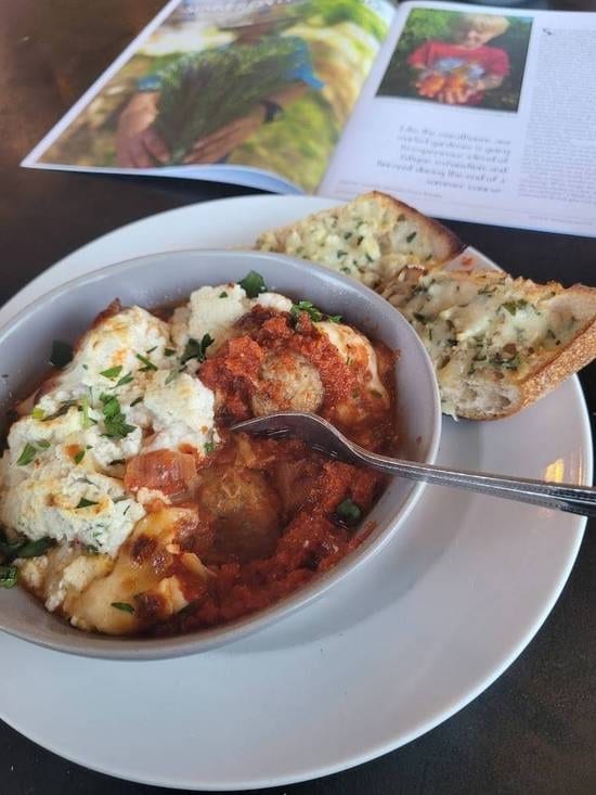 Kids Meatballs & Garlic Bread.
