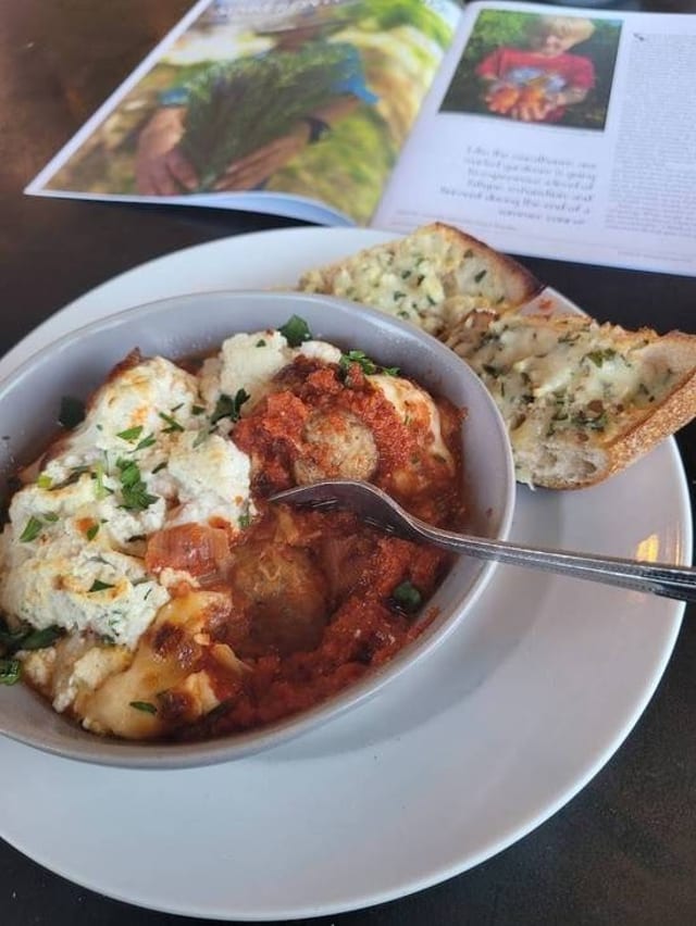 Kids Meatballs & Garlic Bread.